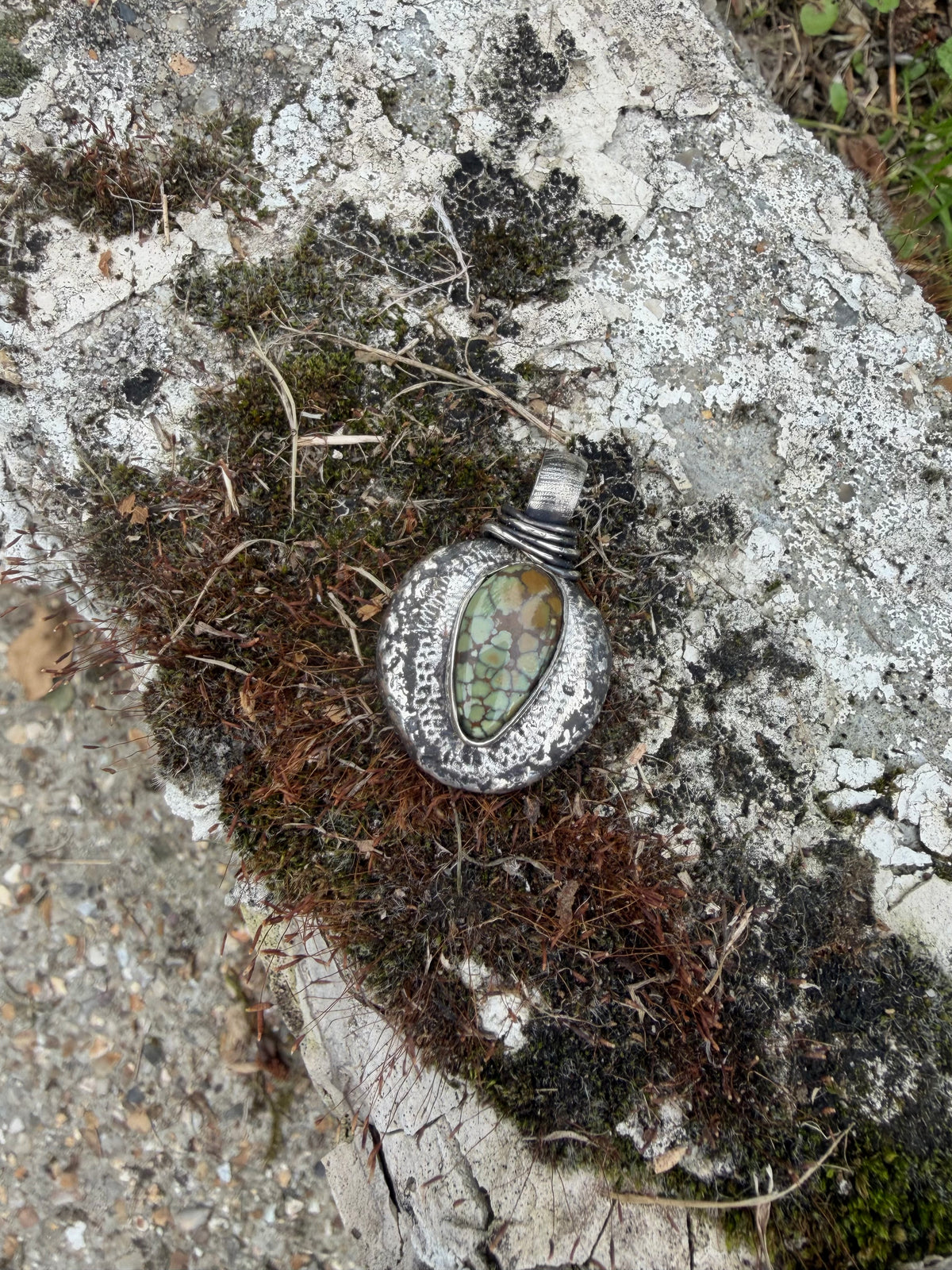 Pendentif { Atavistic }