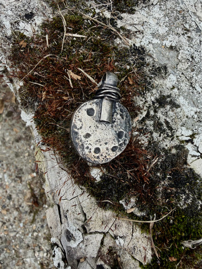 Pendentif { Atavistic }
