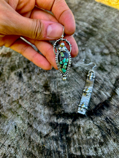 Boucles d'oreilles dépareillées