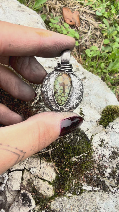 Pendentif { Atavistic }