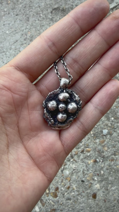 Pendentif { Trélys }